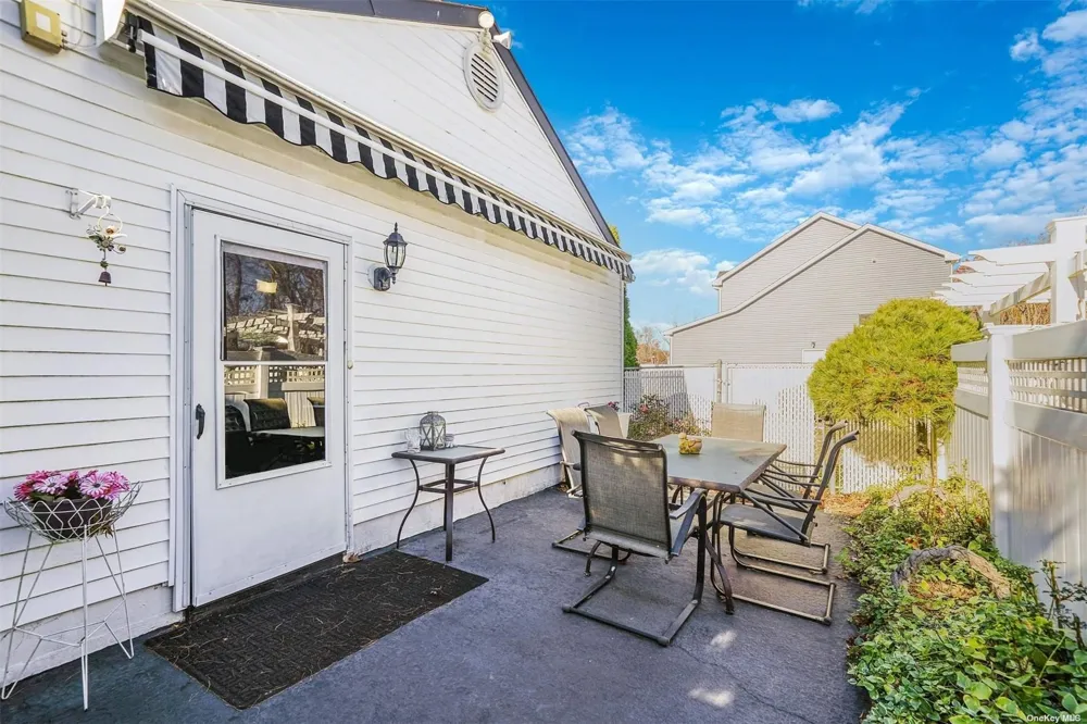 10 Marchant Drive Saint James, NY 11780
