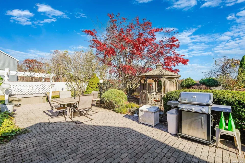 10 Marchant Drive Saint James, NY 11780
