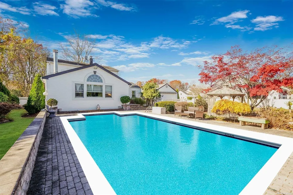 10 Marchant Drive Saint James, NY 11780