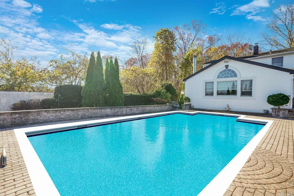 10 Marchant Drive Saint James, NY 11780