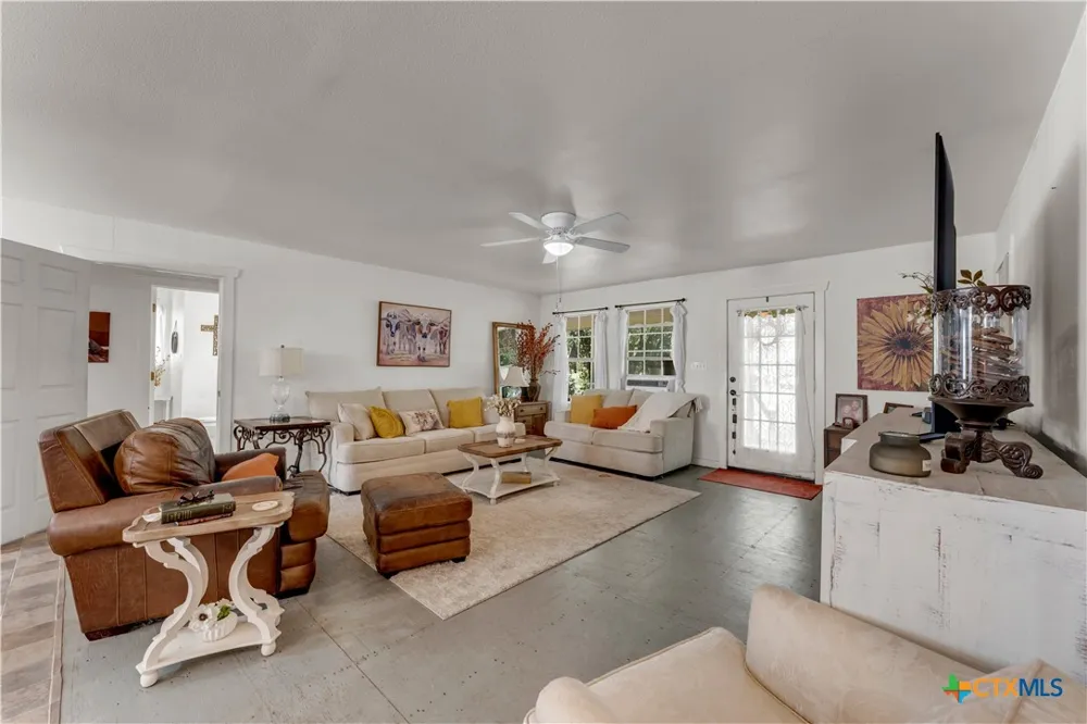 351 County Road 326 Bertram, TX 78605