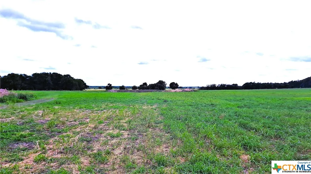 3 County Road 432 Thorndale, TX 76567