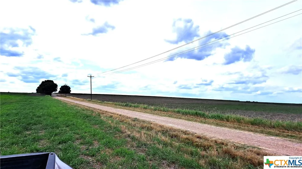 3 County Road 432 Thorndale, TX 76567