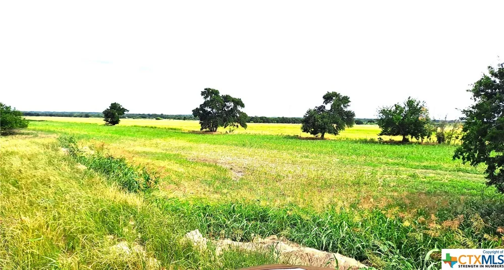 3 County Road 432 Thorndale, TX 76567