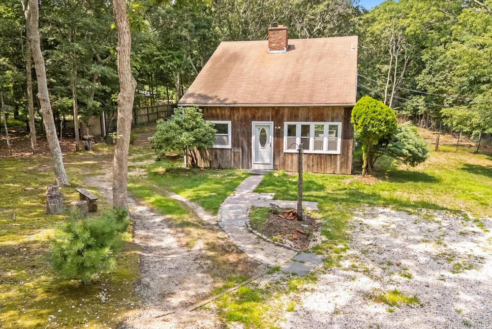 7 Albertines Lane East Hampton, NY 11937