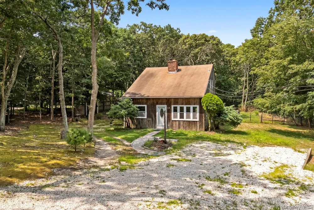 7 Albertines Lane East Hampton, NY 11937