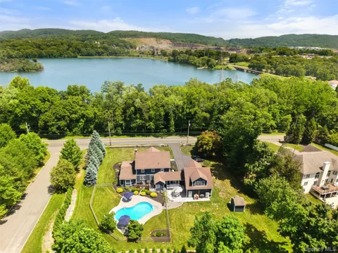 211 Strawtown Road