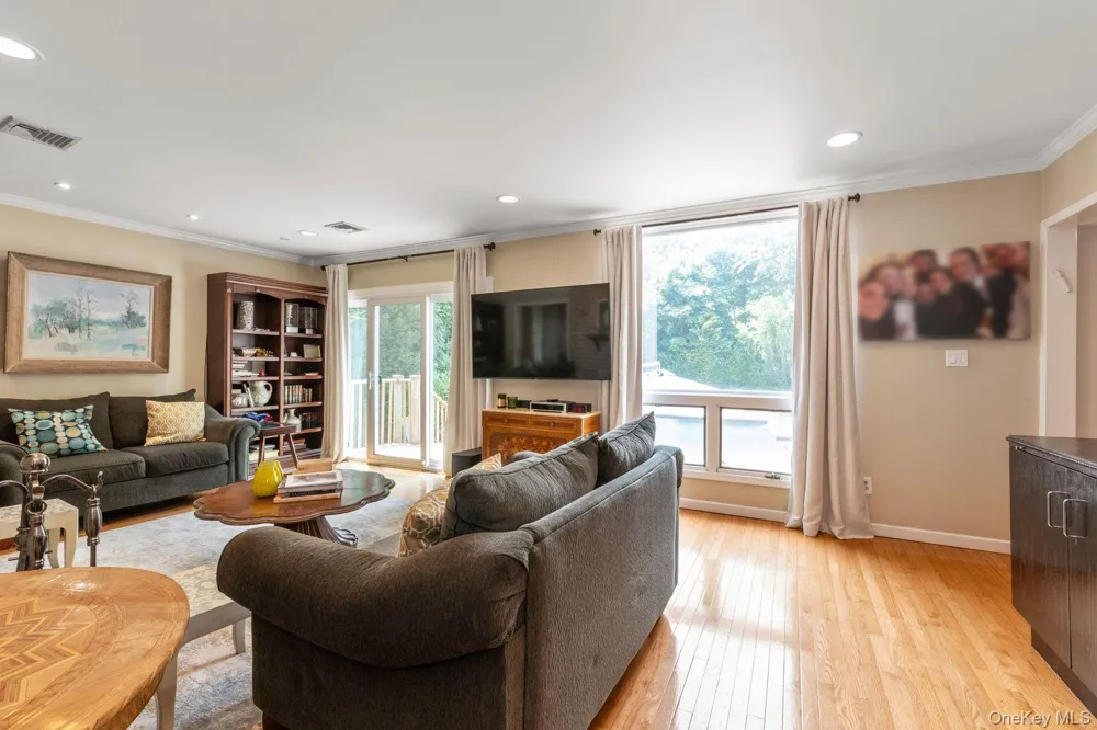 19 Margaret Avenue Lawrence, NY 11559