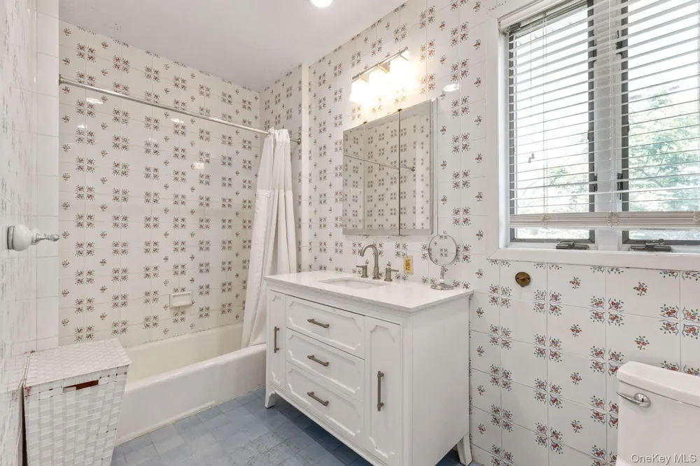 19 Margaret Avenue Lawrence, NY 11559