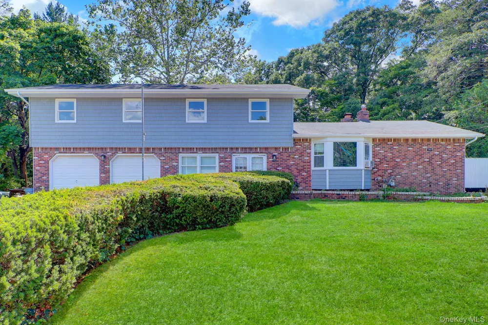 6 Stonington Circle Wheatley Heights, NY 11798