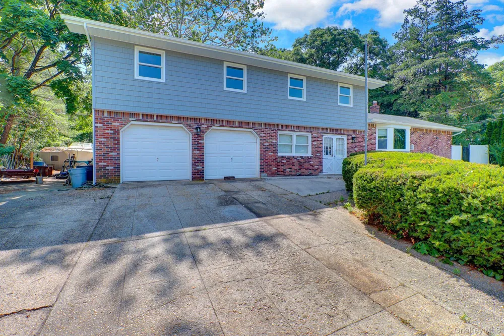 6 Stonington Circle Wheatley Heights, NY 11798