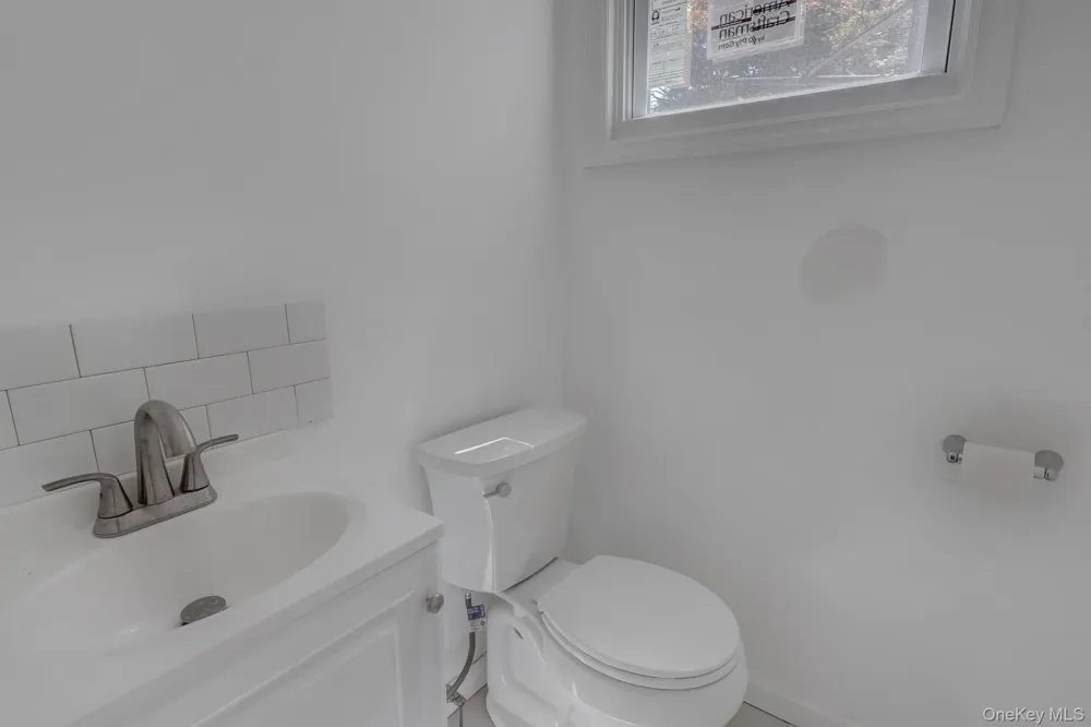 6 Stonington Circle Wheatley Heights, NY 11798