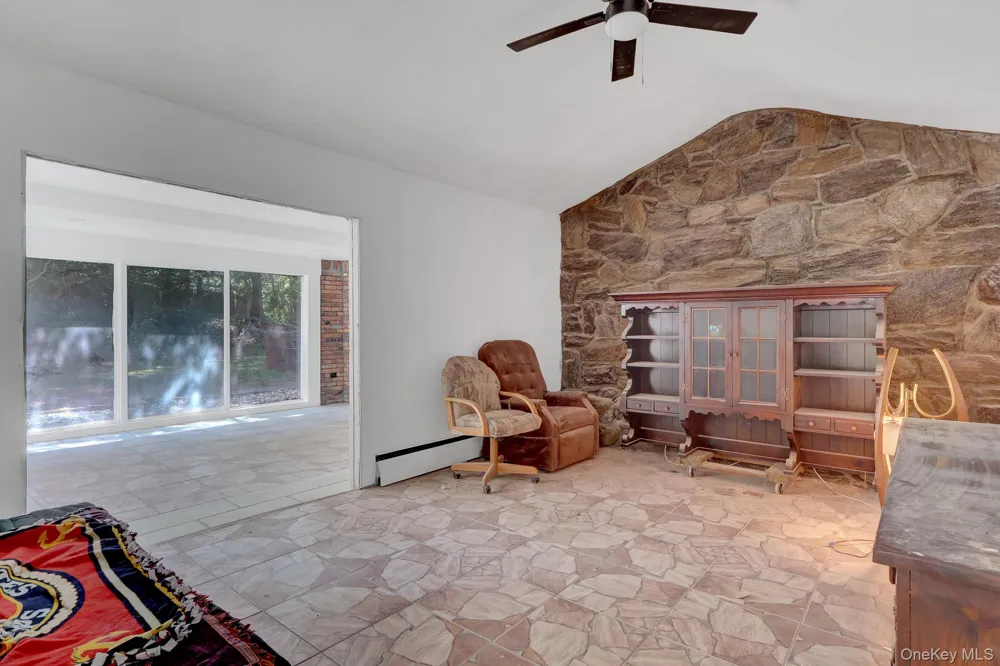 6 Stonington Circle Wheatley Heights, NY 11798