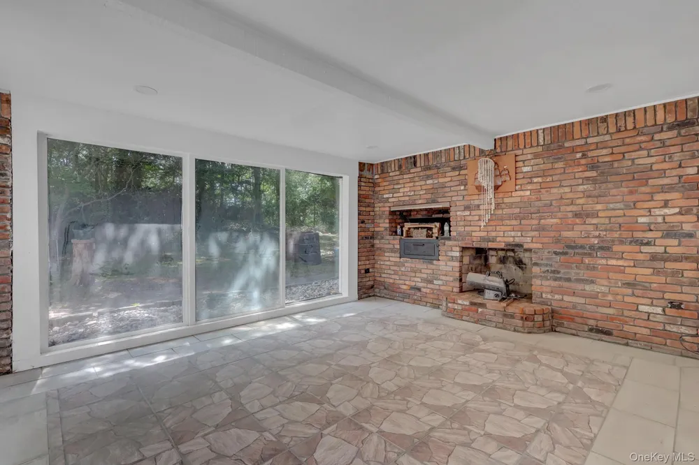 6 Stonington Circle Wheatley Heights, NY 11798
