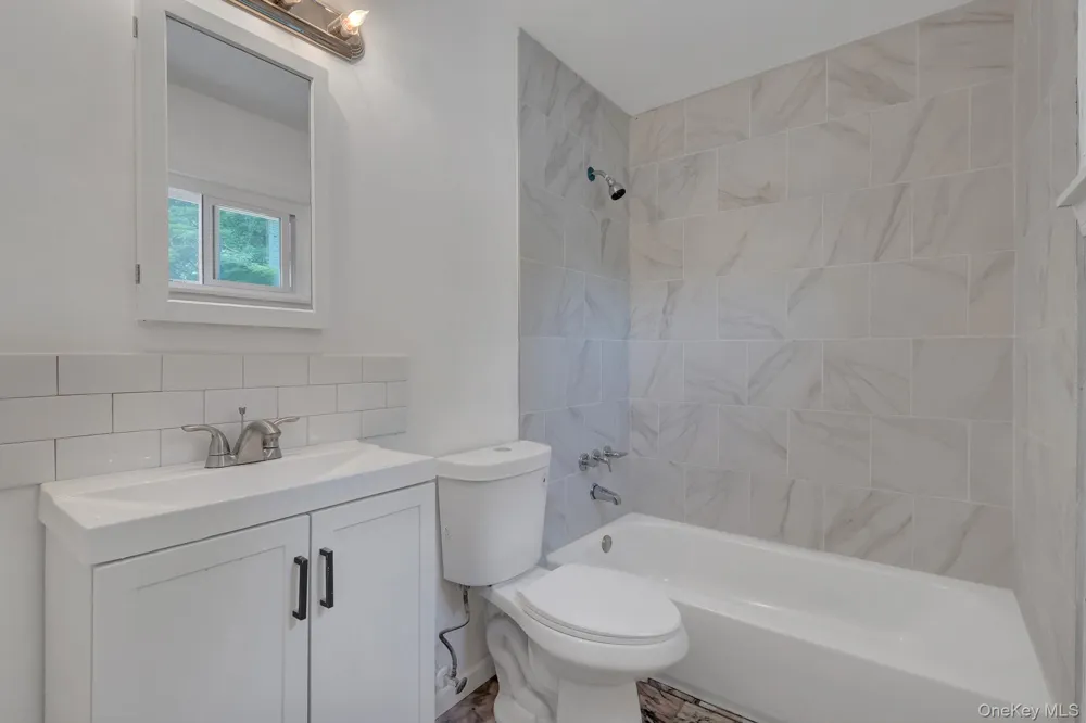 6 Stonington Circle Wheatley Heights, NY 11798