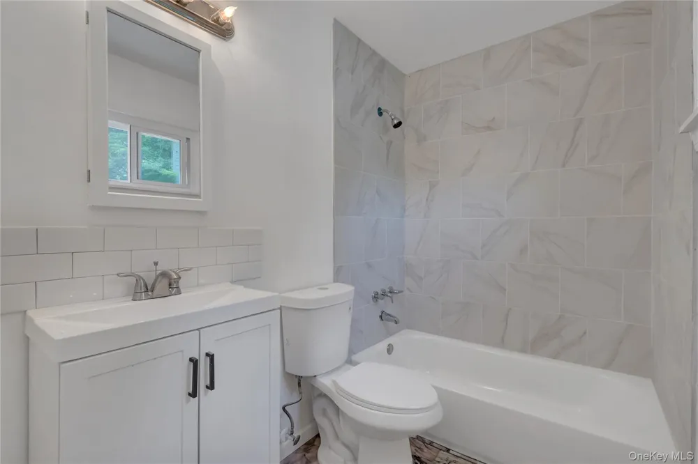 6 Stonington Circle Wheatley Heights, NY 11798