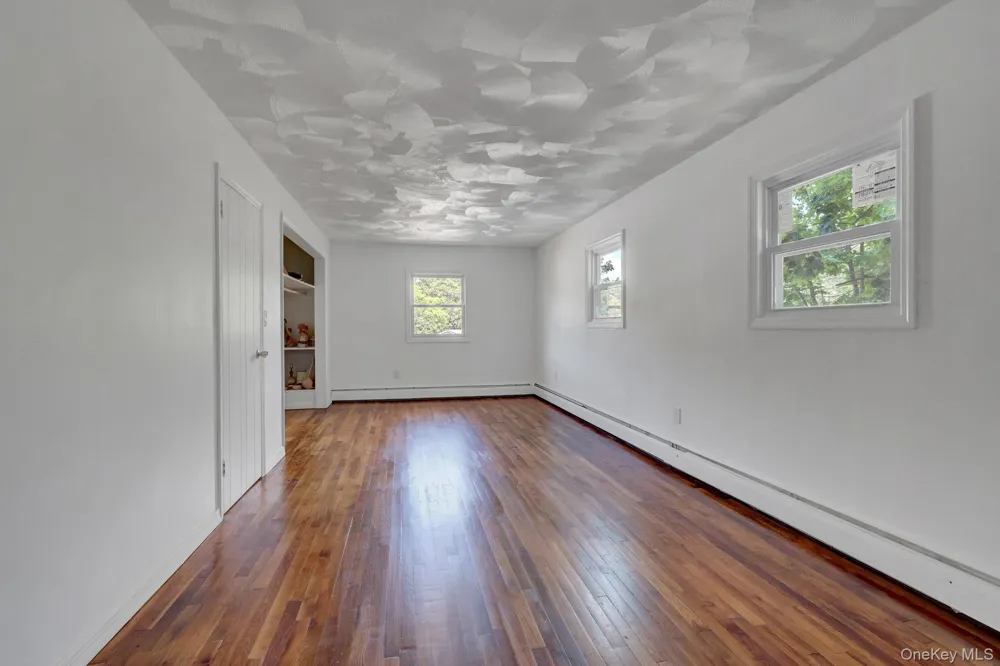 6 Stonington Circle Wheatley Heights, NY 11798