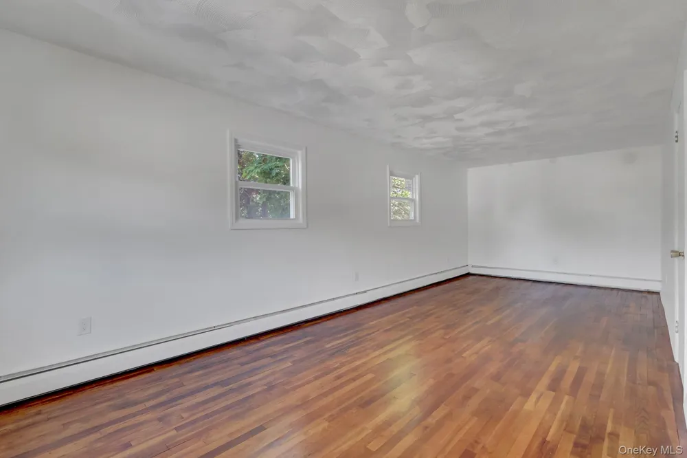 6 Stonington Circle Wheatley Heights, NY 11798