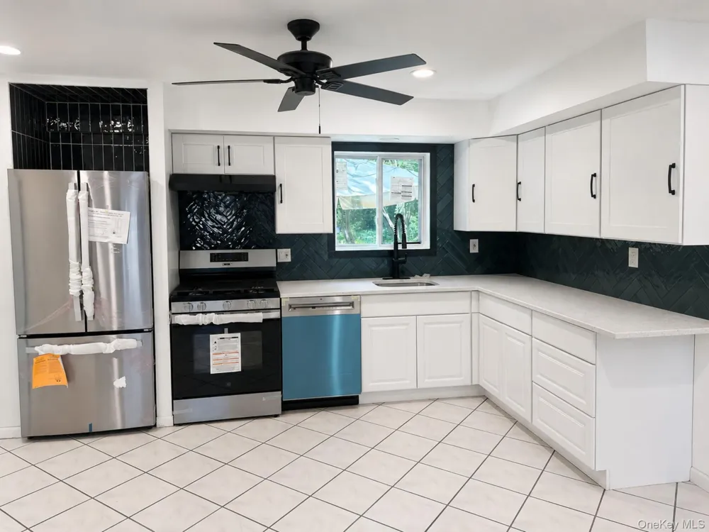 6 Stonington Circle Wheatley Heights, NY 11798