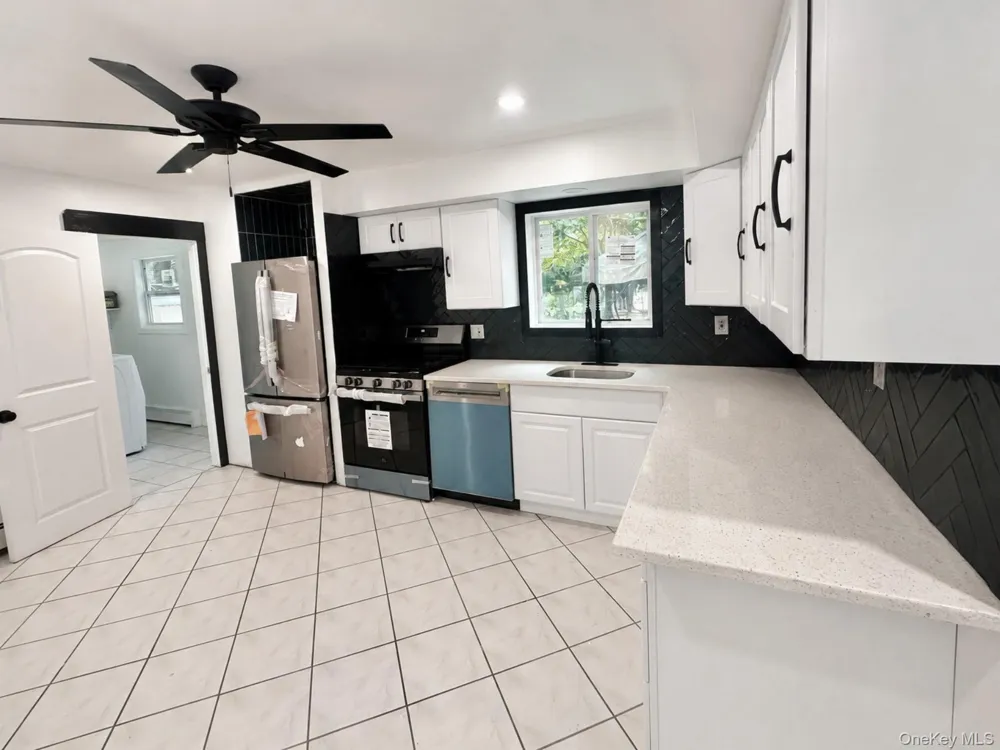 6 Stonington Circle Wheatley Heights, NY 11798