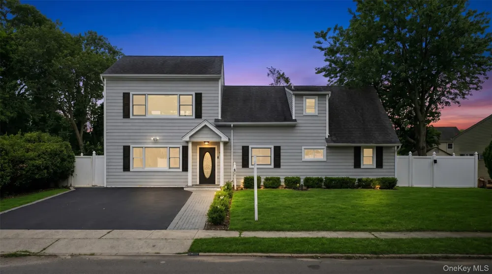 6 Regal Lane Levittown, NY 11756