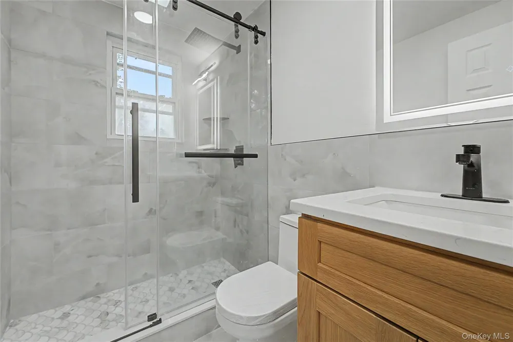 6 Regal Lane Levittown, NY 11756