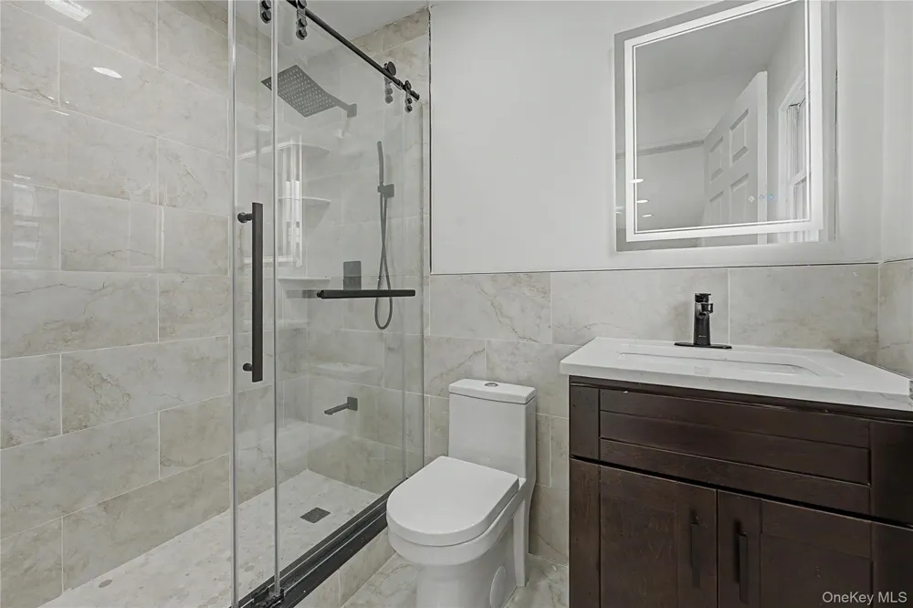 6 Regal Lane Levittown, NY 11756