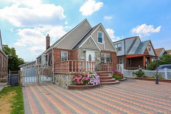 18348 Camden Avenue Saint Albans, NY 11412