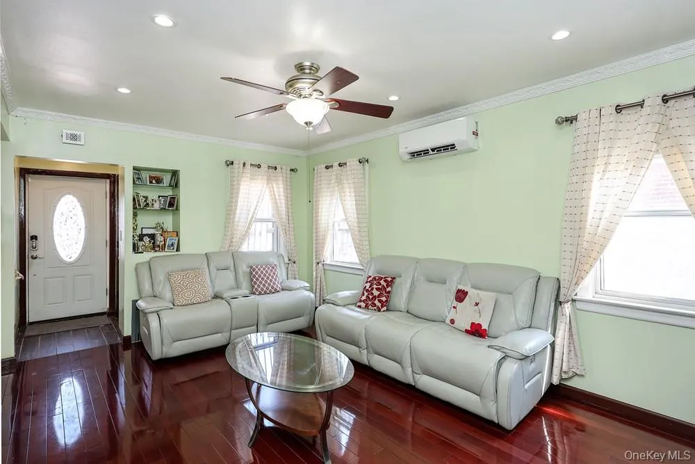 18348 Camden Avenue Saint Albans, NY 11412