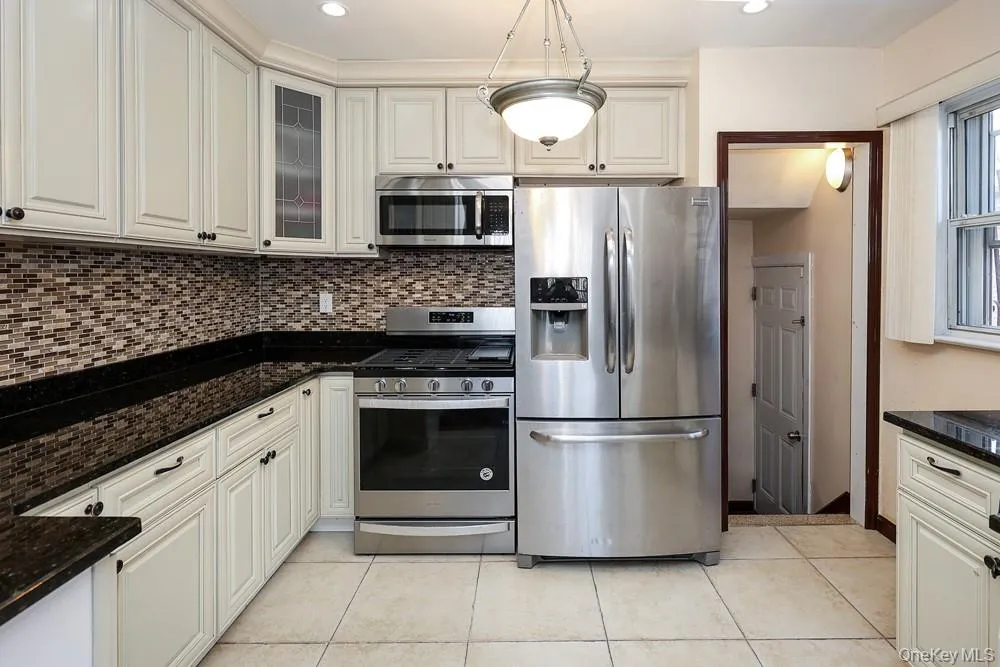 18348 Camden Avenue Saint Albans, NY 11412