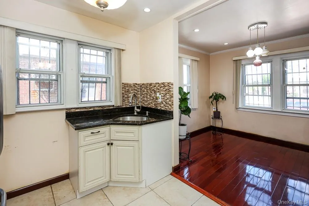 18348 Camden Avenue Saint Albans, NY 11412