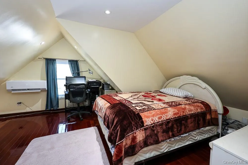 18348 Camden Avenue Saint Albans, NY 11412