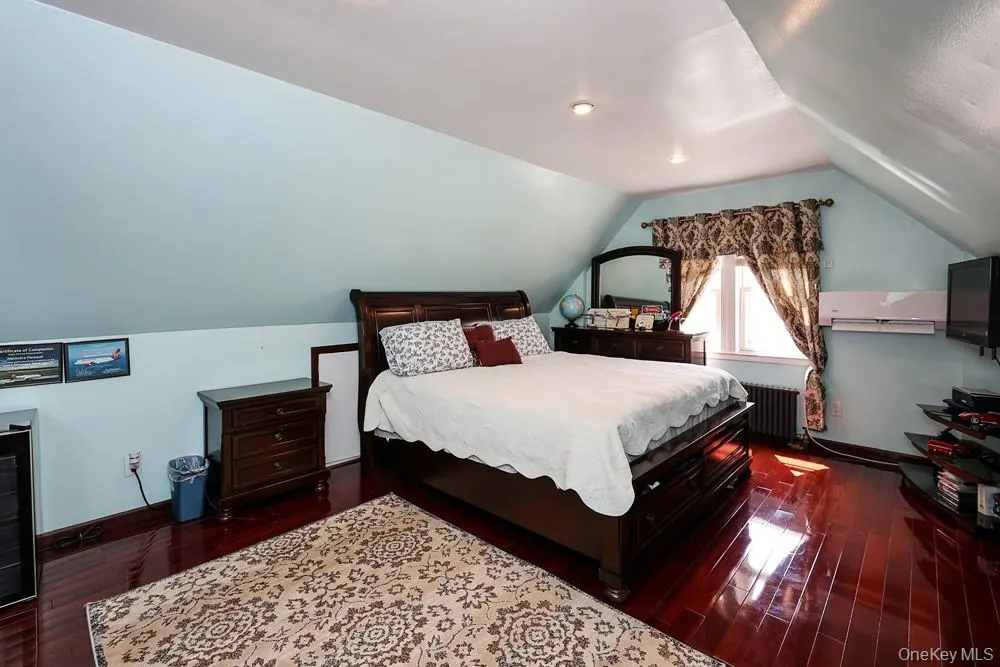18348 Camden Avenue Saint Albans, NY 11412
