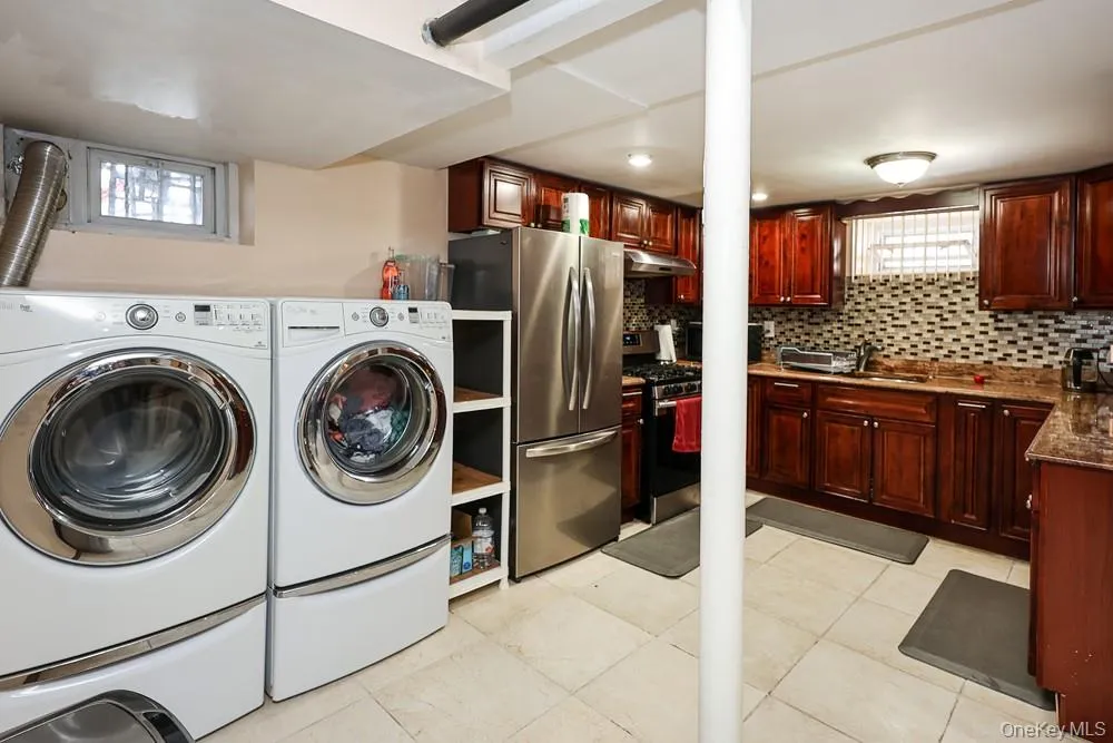 18348 Camden Avenue Saint Albans, NY 11412