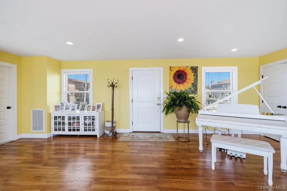 30 Milton Road Babylon, NY 11702