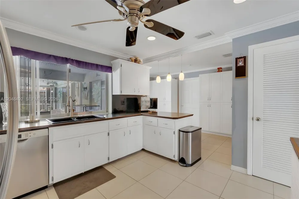 2480 NE 46th St Lighthouse Point, FL 33064