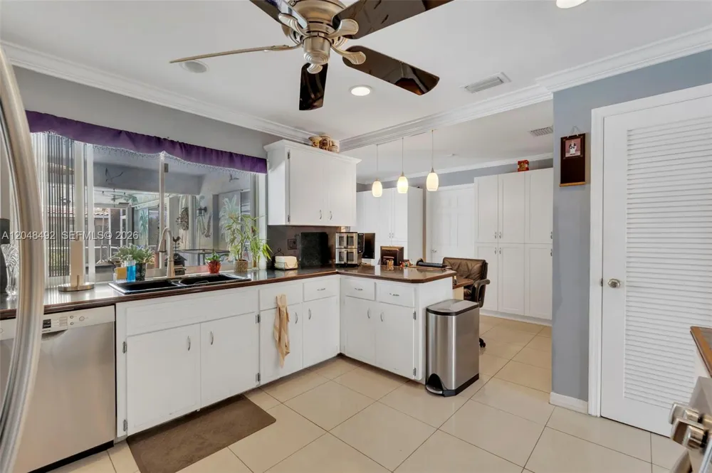 2480 NE 46th St Lighthouse Point, FL 33064