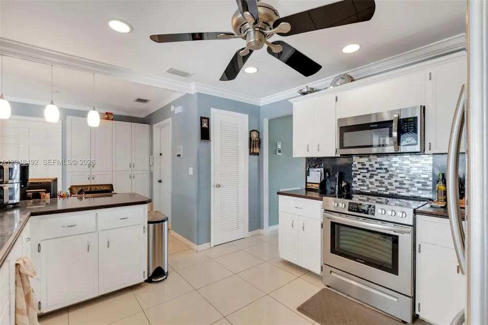 2480 NE 46th St Lighthouse Point, FL 33064