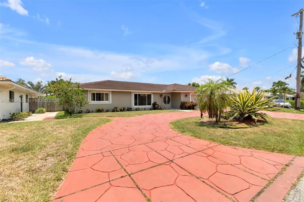 2480 NE 46th St Lighthouse Point, FL 33064