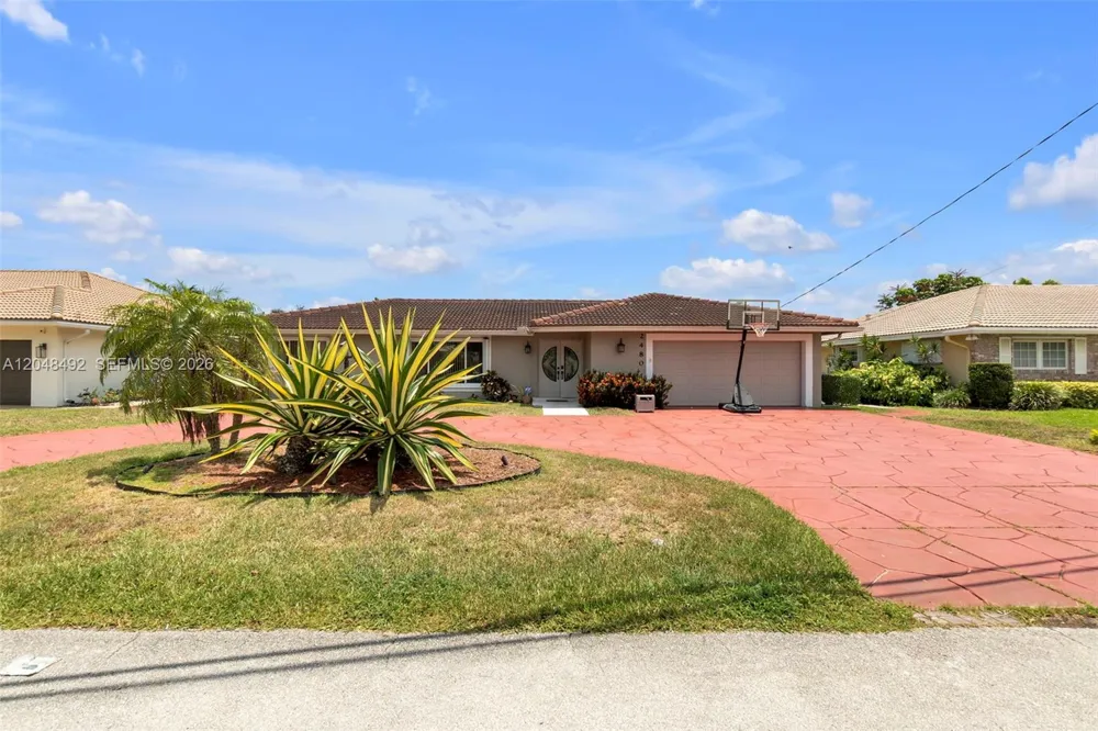 2480 NE 46th St Lighthouse Point, FL 33064