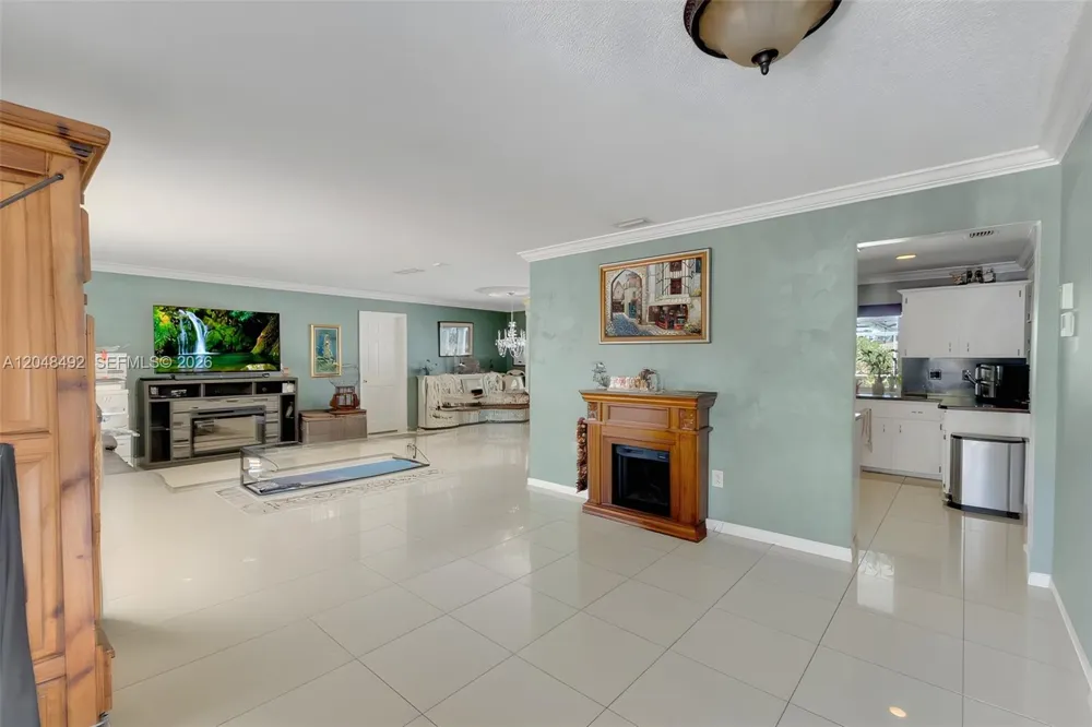 2480 NE 46th St Lighthouse Point, FL 33064