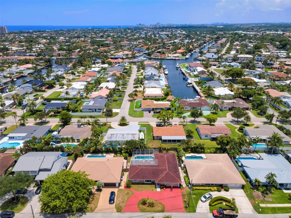 2480 NE 46th St Lighthouse Point, FL 33064