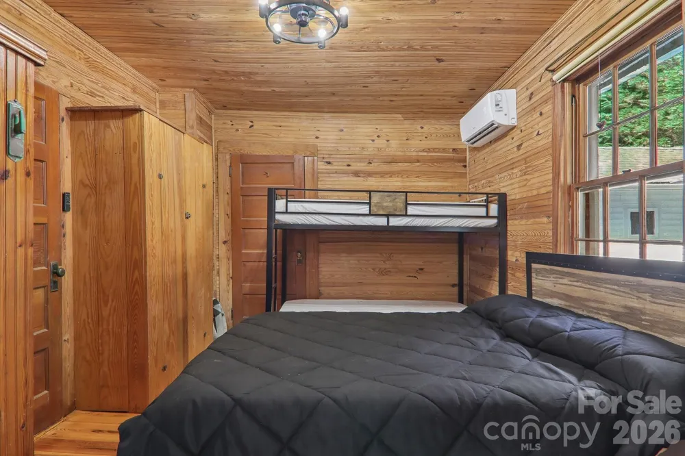 61 Bo Diddly Lane Cedar Mountain, NC 28718