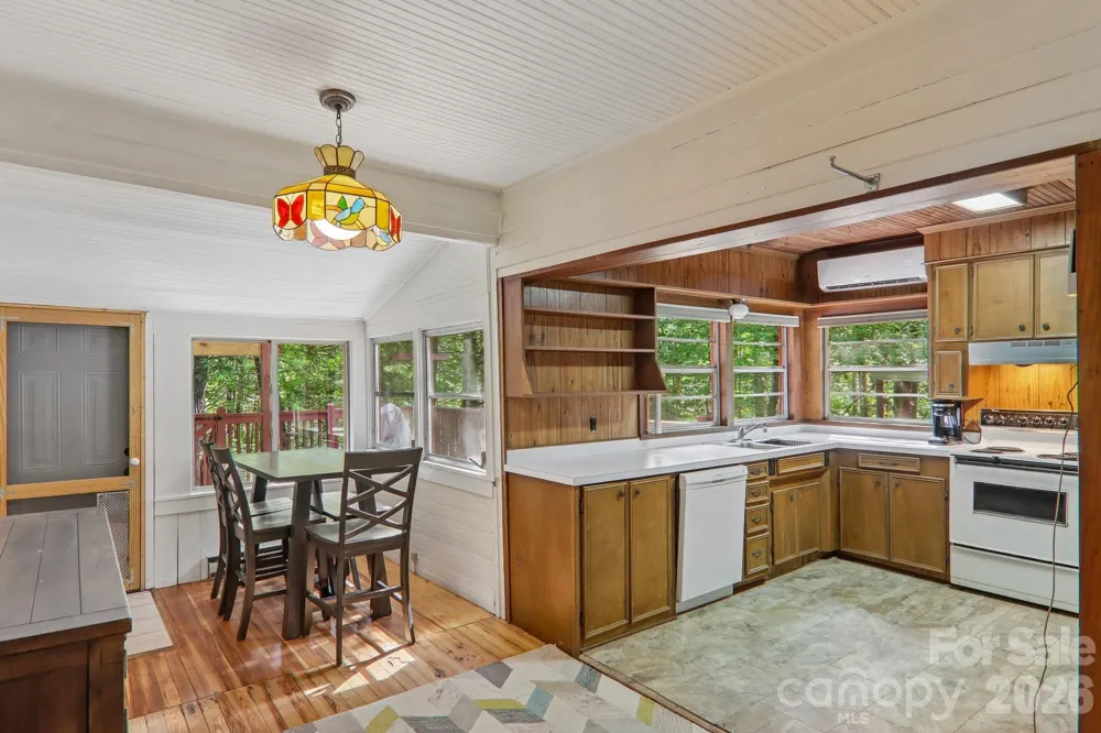 61 Bo Diddly Lane Cedar Mountain, NC 28718