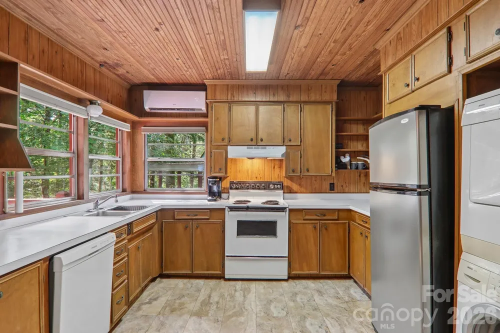 61 Bo Diddly Lane Cedar Mountain, NC 28718