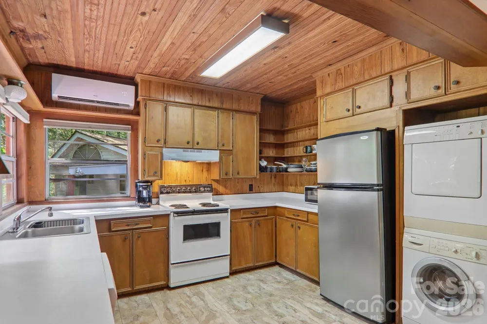 61 Bo Diddly Lane Cedar Mountain, NC 28718
