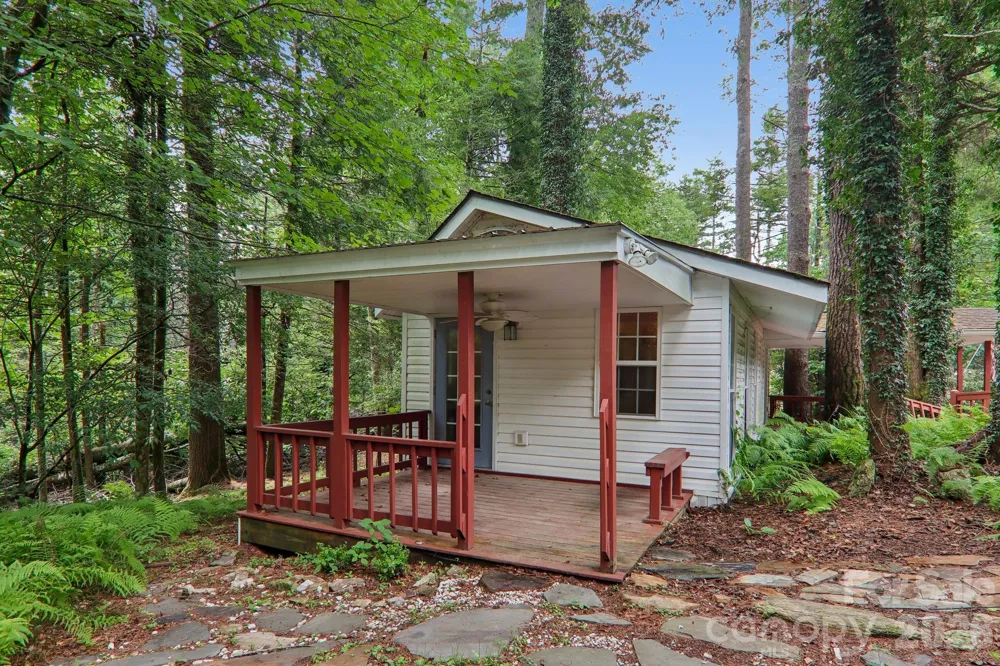 61 Bo Diddly Lane Cedar Mountain, NC 28718
