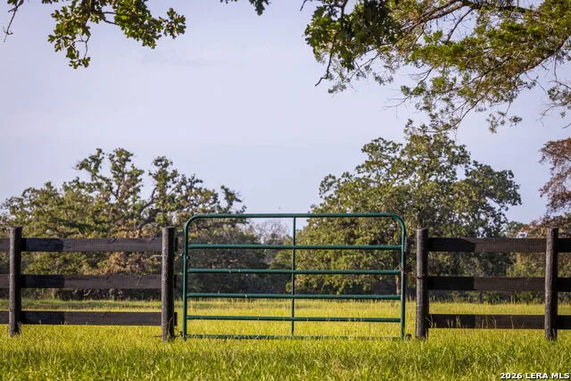 10488 STATE HIGHWAY 304 Harwood, TX 78632