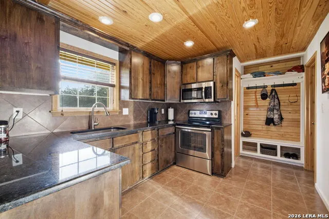 10488 STATE HIGHWAY 304 Harwood, TX 78632