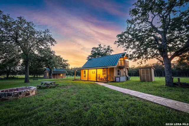 10488 STATE HIGHWAY 304 Harwood, TX 78632